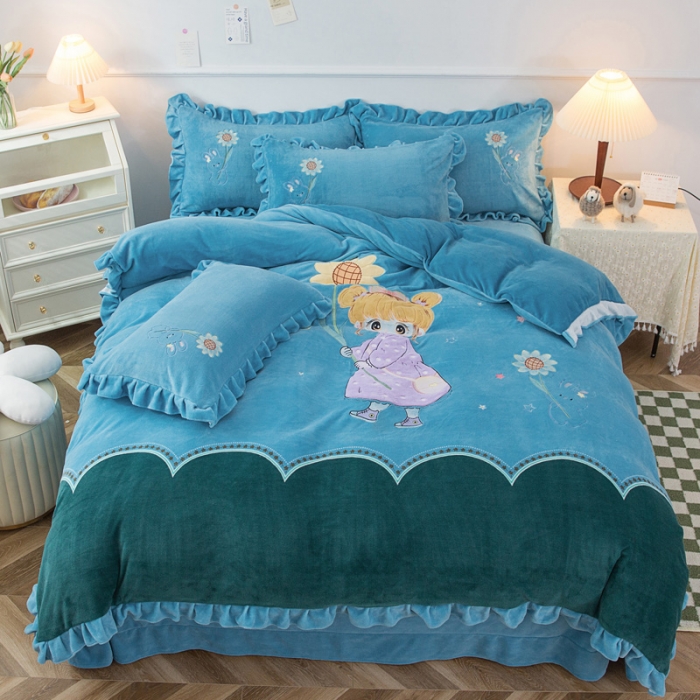 91家纺网 家纺一手货源 找家纺 优姿家纺 牛奶绒贴边绣花荷叶花边保暖四件 守护甜心-蓝