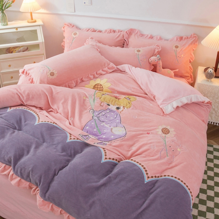 91家纺网 家纺一手货源 找家纺 优姿家纺 牛奶绒贴边绣花荷叶花边保暖四件 守护甜心-玉