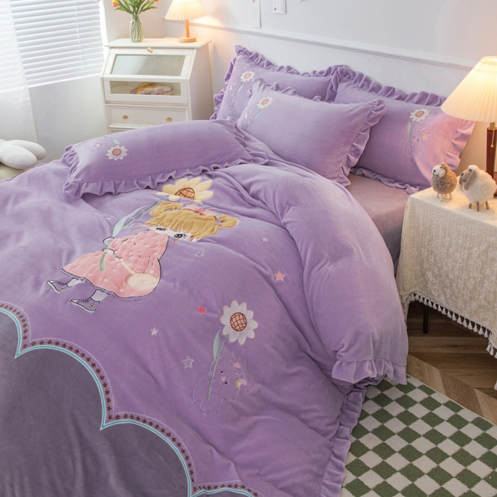 91家纺网 家纺一手货源 找家纺 优姿家纺 牛奶绒贴边绣花荷叶花边保暖四件 守护甜心-紫