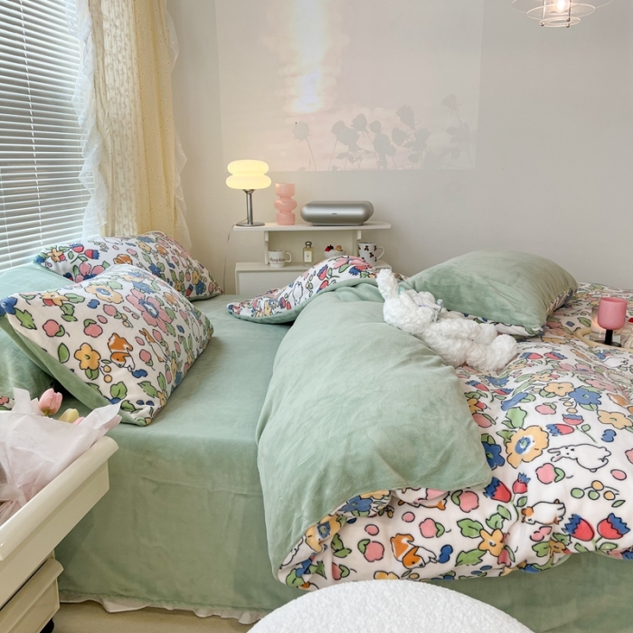 91家纺网 家纺一手货源 找家纺 昔可 2022新款牛奶绒四件套花朵系列 爱丽丝仙境