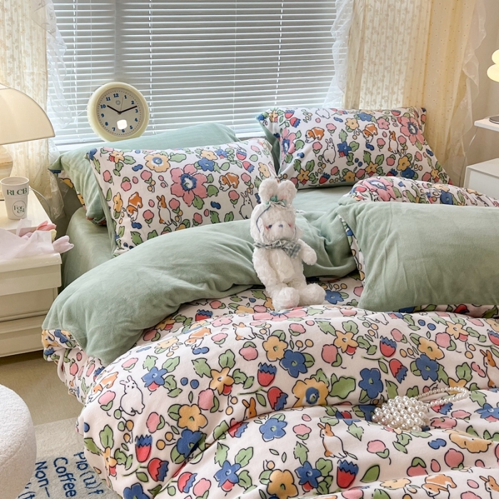 91家纺网 家纺一手货源 找家纺 昔可 2022新款牛奶绒四件套花朵系列 爱丽丝仙境