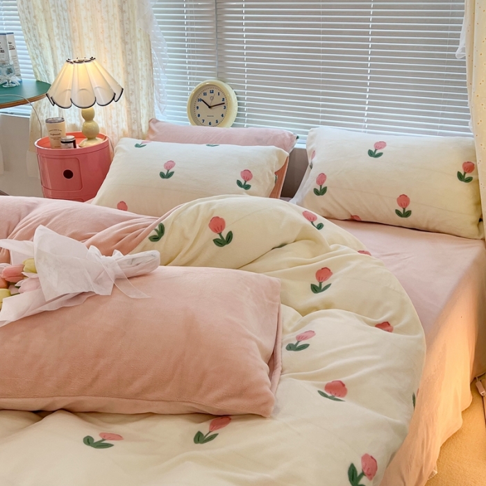 91家纺网 家纺一手货源 找家纺 昔可 2022新款牛奶绒四件套花朵系列 粉嫩小郁金
