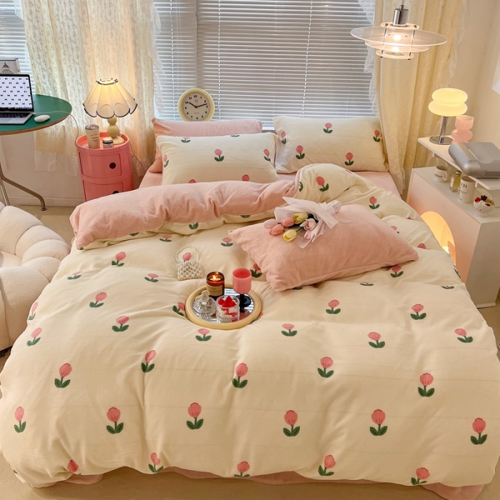 91家纺网 家纺一手货源 找家纺 昔可 2022新款牛奶绒四件套花朵系列 粉嫩小郁金