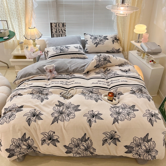 91家纺网 家纺一手货源 找家纺 昔可 2022新款牛奶绒四件套花朵系列 复古黑花