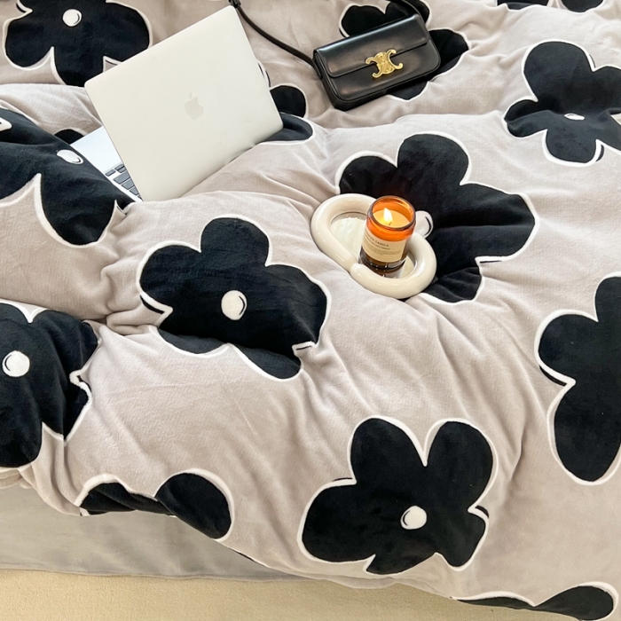 91家纺网 家纺一手货源 找家纺 昔可 2022新款牛奶绒四件套花朵系列 冷雾花茶