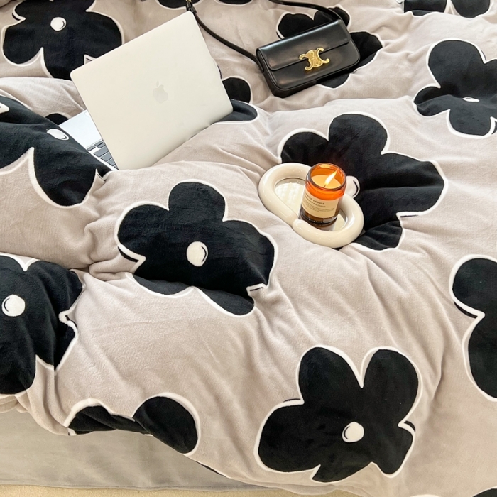 91家纺网 家纺一手货源 找家纺 昔可 2022新款牛奶绒四件套花朵系列 冷雾花茶