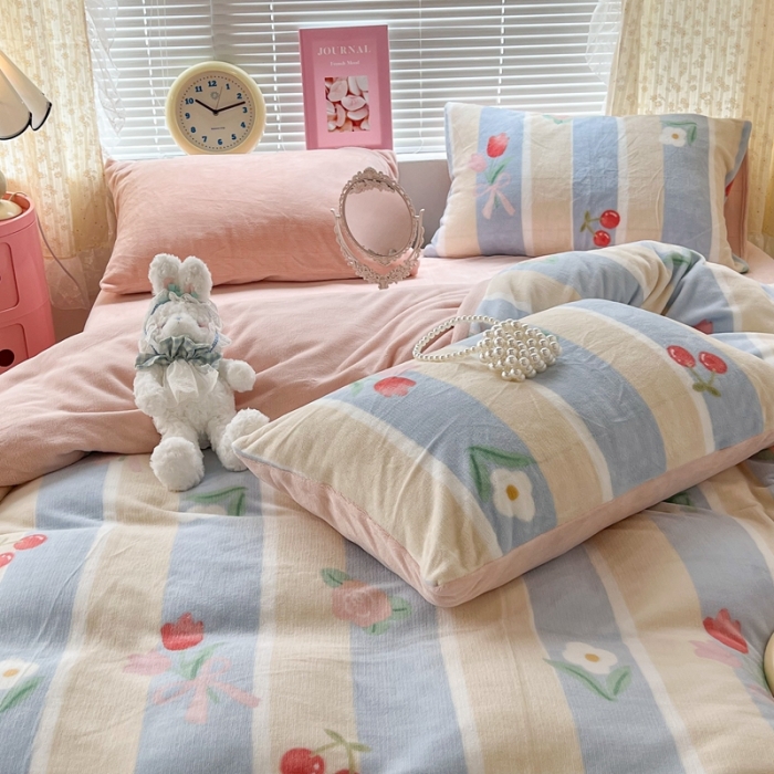 91家纺网 家纺一手货源 找家纺 昔可 2022新款牛奶绒四件套花朵系列 竖条玫瑰花