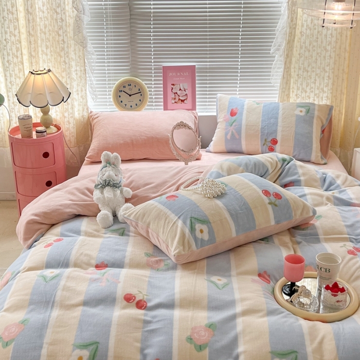 91家纺网 家纺一手货源 找家纺 昔可 2022新款牛奶绒四件套花朵系列 竖条玫瑰花