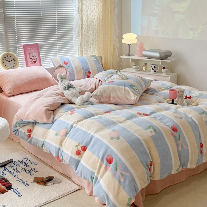 91家纺网 家纺一手货源 找家纺 昔可 2022新款牛奶绒四件套花朵系列 竖条玫瑰花