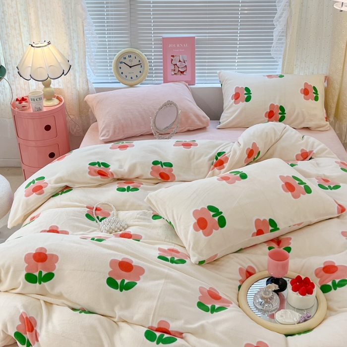 91家纺网 家纺一手货源 找家纺 昔可 2022新款牛奶绒四件套花朵系列 小红花