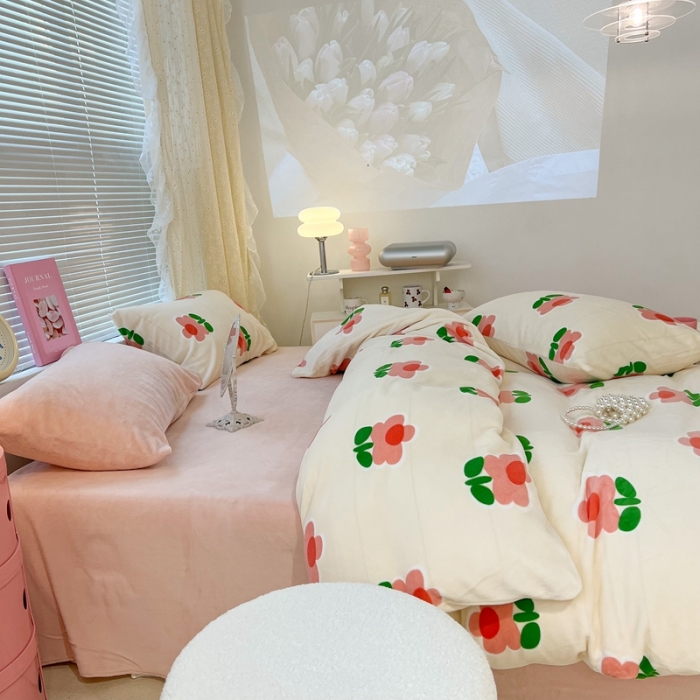 91家纺网 家纺一手货源 找家纺 昔可 2022新款牛奶绒四件套花朵系列 小红花