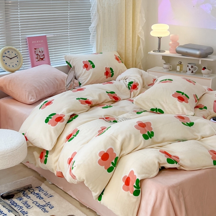 91家纺网 家纺一手货源 找家纺 昔可 2022新款牛奶绒四件套花朵系列 小红花