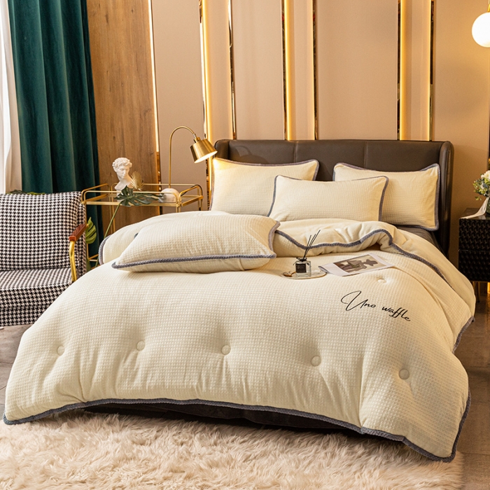 91家纺网 家纺一手货源 找家纺 吾诺家居 2022新款华夫格绒冬被四件套 冬被米白