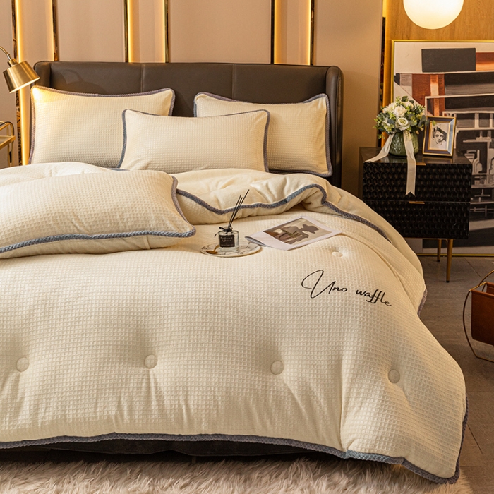 91家纺网 家纺一手货源 找家纺 吾诺家居 2022新款华夫格绒冬被四件套 冬被米白