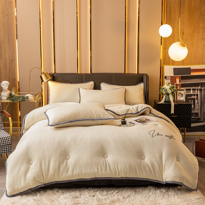 91家纺网 家纺一手货源 找家纺 吾诺家居 2022新款华夫格绒冬被四件套 冬被米白