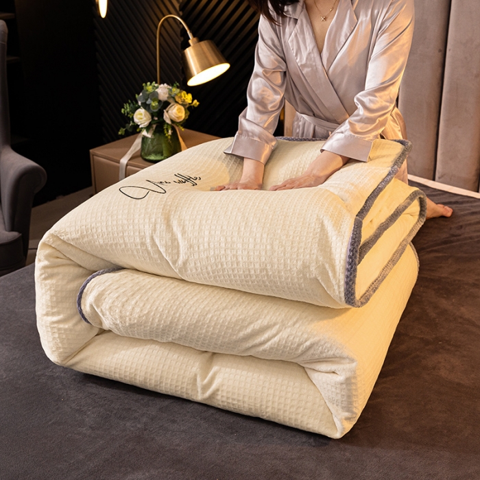 91家纺网 家纺一手货源 找家纺 吾诺家居 2022新款华夫格绒冬被四件套 冬被米白