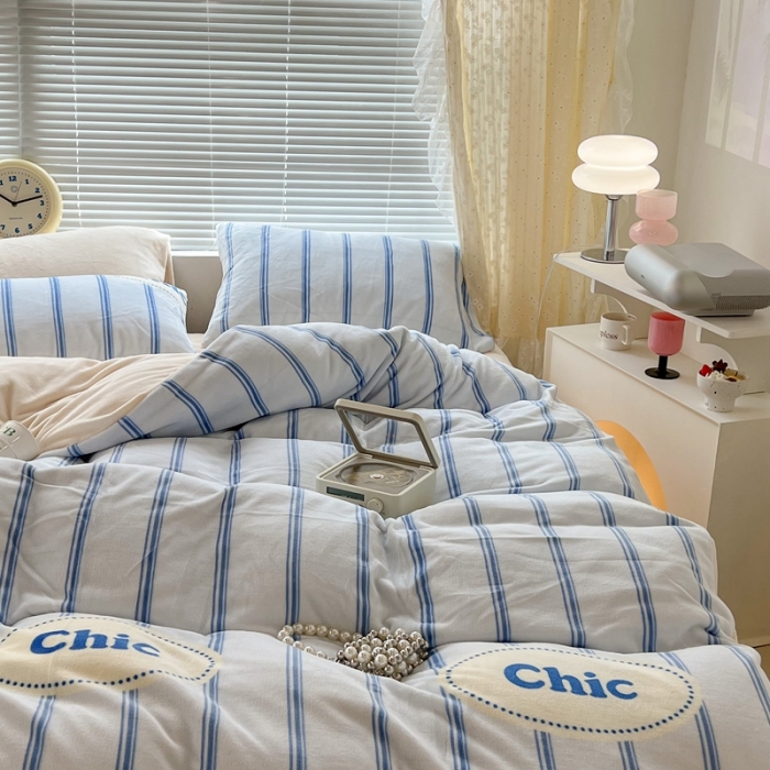 91家纺网 家纺一手货源 找家纺 昔可 2022新款牛奶绒简约系列四件套 chic条纹蓝