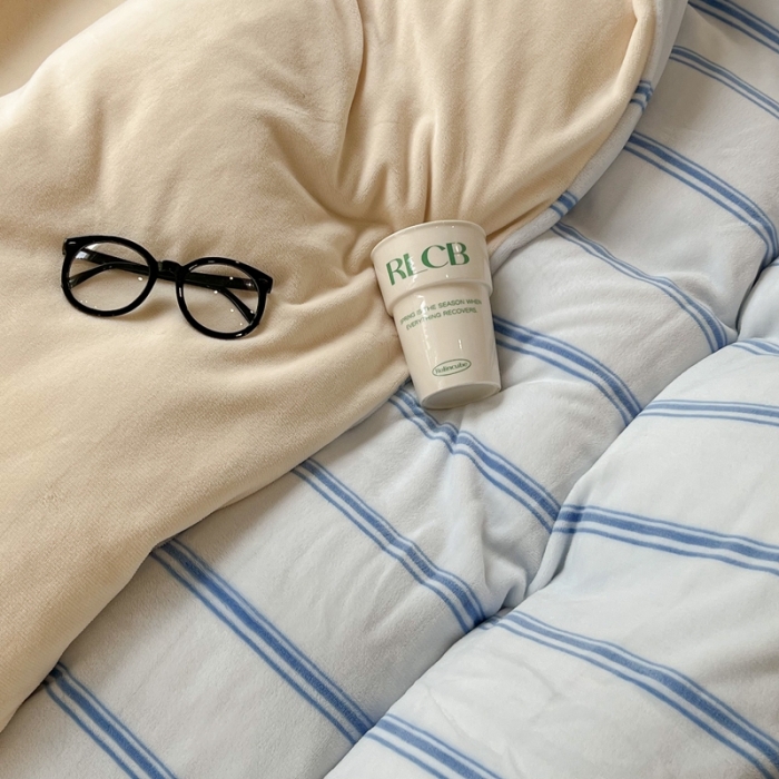 91家纺网 家纺一手货源 找家纺 昔可 2022新款牛奶绒简约系列四件套 chic条纹蓝