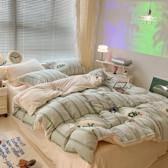 91家纺网 家纺一手货源 找家纺 昔可 2022新款牛奶绒简约系列四件套 chic条纹绿