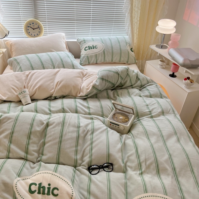 91家纺网 家纺一手货源 找家纺 昔可 2022新款牛奶绒简约系列四件套 chic条纹绿