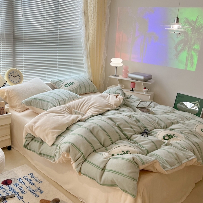 91家纺网 家纺一手货源 找家纺 昔可 2022新款牛奶绒简约系列四件套 chic条纹绿