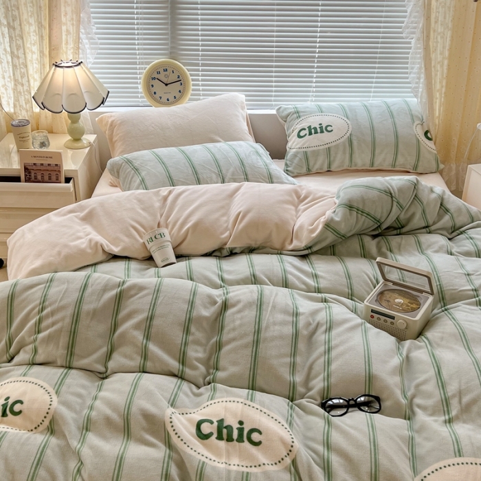 91家纺网 家纺一手货源 找家纺 昔可 2022新款牛奶绒简约系列四件套 chic条纹绿