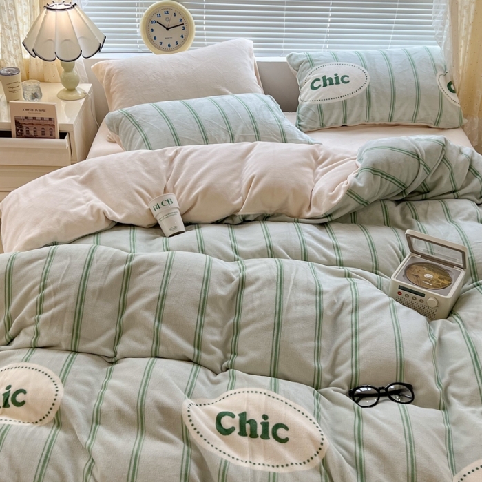 91家纺网 家纺一手货源 找家纺 昔可 2022新款牛奶绒简约系列四件套 chic条纹绿