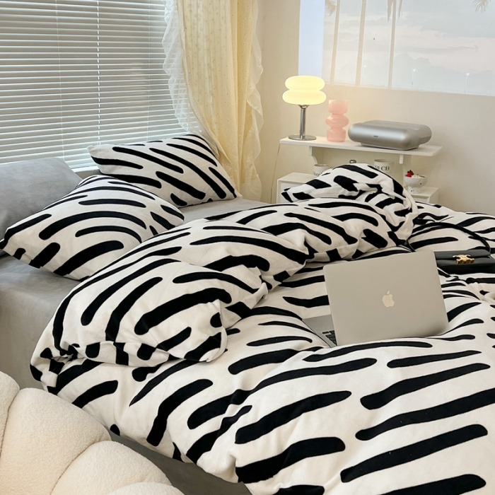 91家纺网 家纺一手货源 找家纺 昔可 2022新款牛奶绒简约系列四件套 斑马条纹