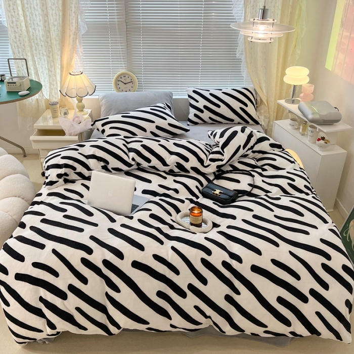 91家纺网 家纺一手货源 找家纺 昔可 2022新款牛奶绒简约系列四件套 斑马条纹