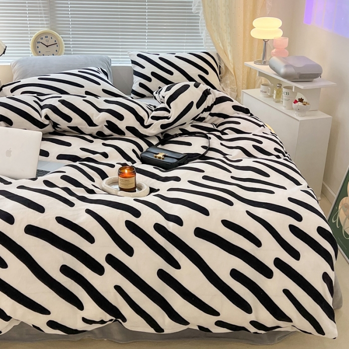 91家纺网 家纺一手货源 找家纺 昔可 2022新款牛奶绒简约系列四件套 斑马条纹