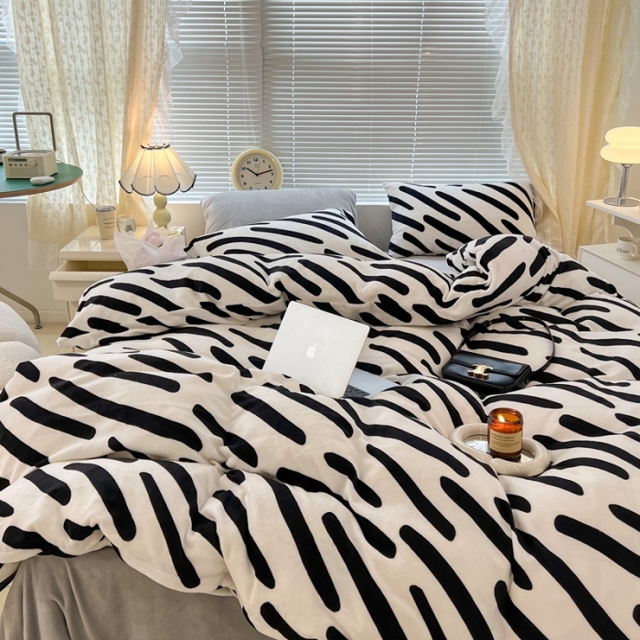 91家纺网 家纺一手货源 找家纺 昔可 2022新款牛奶绒简约系列四件套 斑马条纹