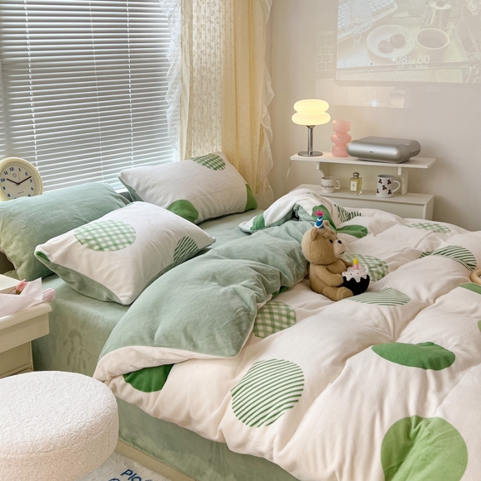 91家纺网 家纺一手货源 找家纺 昔可 2022新款牛奶绒简约系列四件套 绿波点