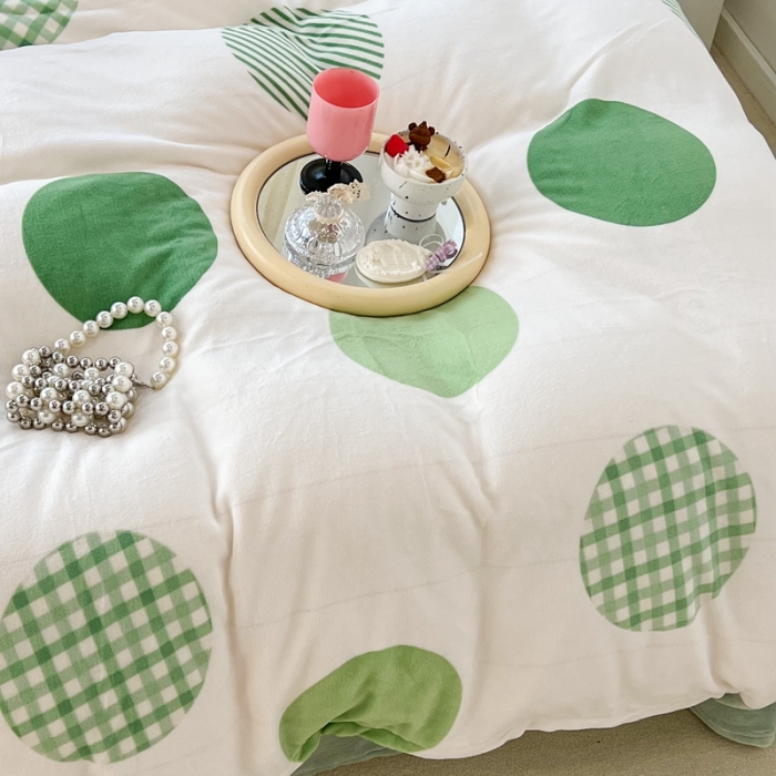 91家纺网 家纺一手货源 找家纺 昔可 2022新款牛奶绒简约系列四件套 绿波点