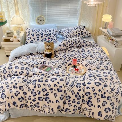 91家纺网 家纺一手货源 找家纺 昔可 2022新款牛奶绒卡通系列四件套 豹纹蓝猫