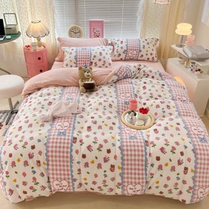 91家纺网 家纺一手货源 找家纺 昔可 2022新款牛奶绒卡通系列四件套 蕾丝玫瑰熊