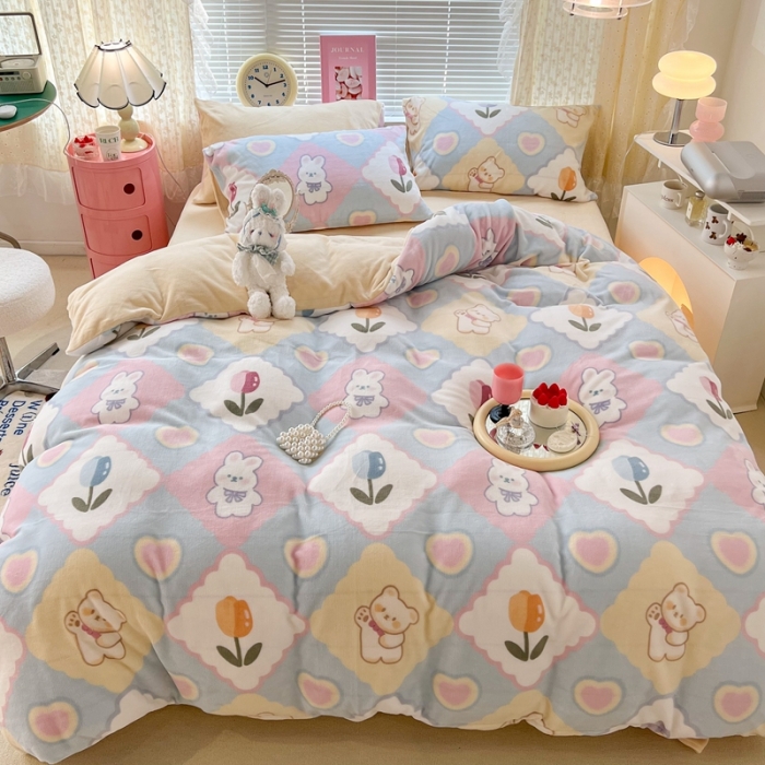 91家纺网 家纺一手货源 找家纺 昔可 2022新款牛奶绒卡通系列四件套 爱心菱格兔