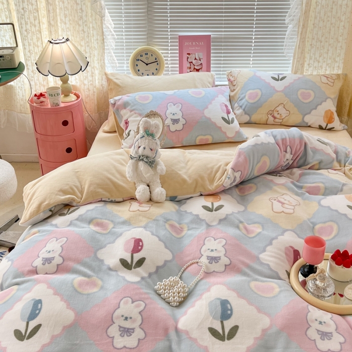 91家纺网 家纺一手货源 找家纺 昔可 2022新款牛奶绒卡通系列四件套 爱心菱格兔