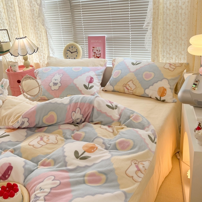 91家纺网 家纺一手货源 找家纺 昔可 2022新款牛奶绒卡通系列四件套 爱心菱格兔