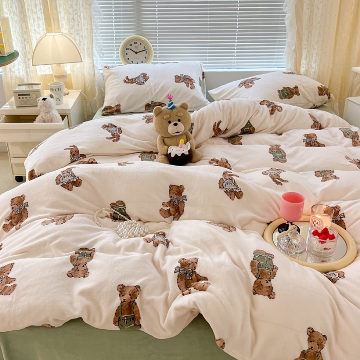 91家纺网 家纺一手货源 找家纺 昔可 2022新款牛奶绒卡通系列四件套 巴塞罗熊仔