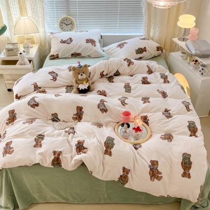 昔可 2022新款牛奶绒卡通系列四件套 巴塞罗熊仔