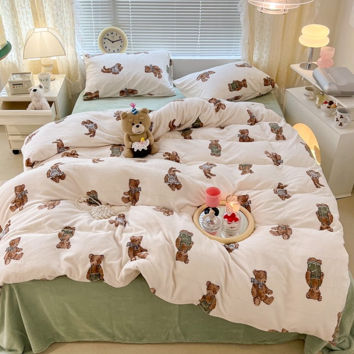 91家纺网 家纺一手货源 找家纺 昔可 2022新款牛奶绒卡通系列四件套 巴塞罗熊仔