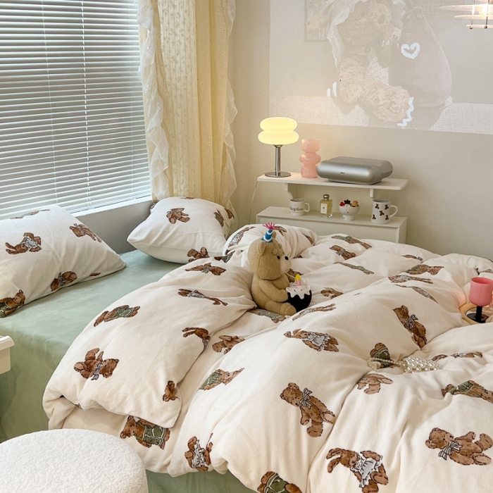 91家纺网 家纺一手货源 找家纺 昔可 2022新款牛奶绒卡通系列四件套 巴塞罗熊仔