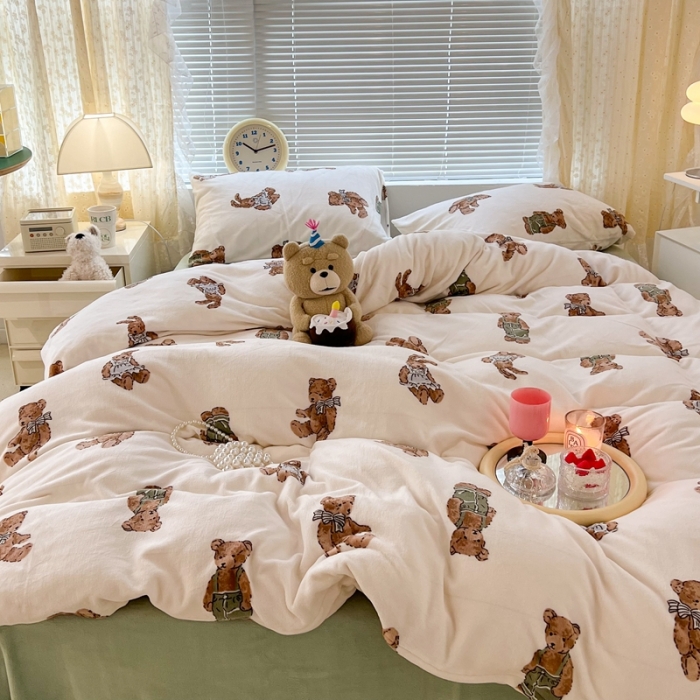 91家纺网 家纺一手货源 找家纺 昔可 2022新款牛奶绒卡通系列四件套 巴塞罗熊仔