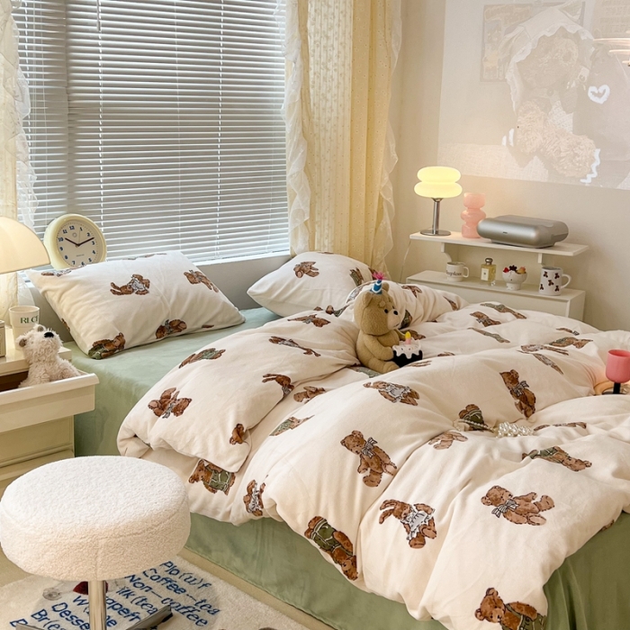 91家纺网 家纺一手货源 找家纺 昔可 2022新款牛奶绒卡通系列四件套 巴塞罗熊仔