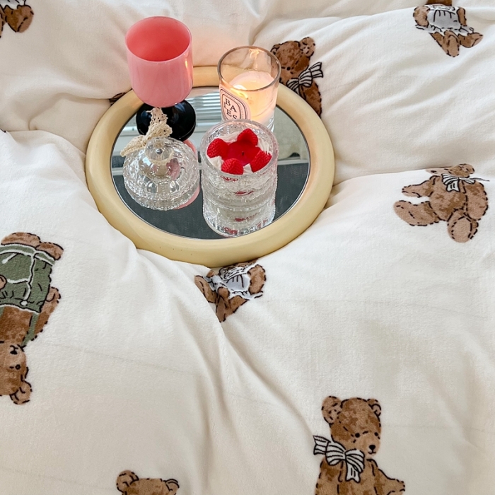 91家纺网 家纺一手货源 找家纺 昔可 2022新款牛奶绒卡通系列四件套 巴塞罗熊仔