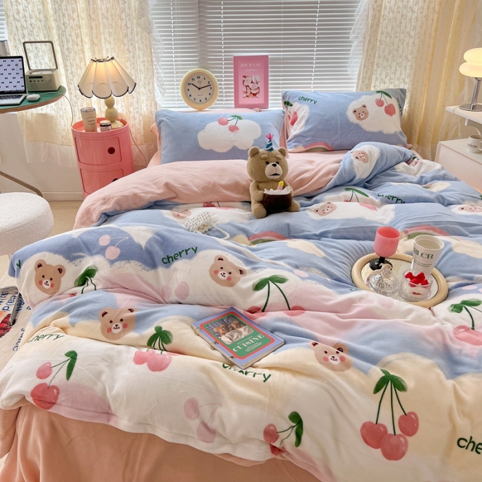 91家纺网 家纺一手货源 找家纺 昔可 2022新款牛奶绒卡通系列四件套 彩虹樱桃熊