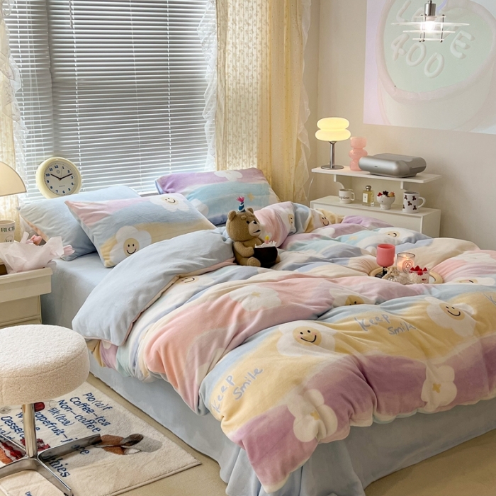 91家纺网 家纺一手货源 找家纺 昔可 2022新款牛奶绒卡通系列四件套 彩色太阳花