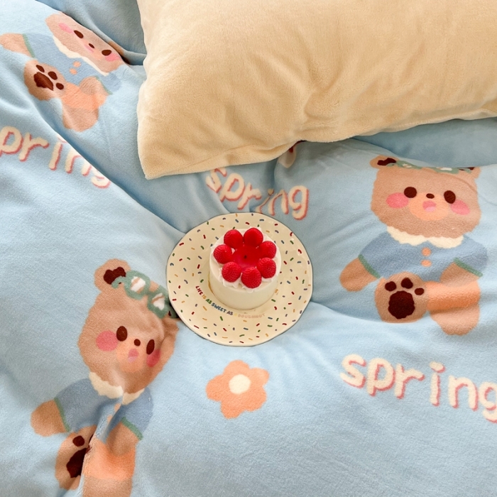 91家纺网 家纺一手货源 找家纺 昔可 2022新款牛奶绒卡通系列四件套 春游宝贝