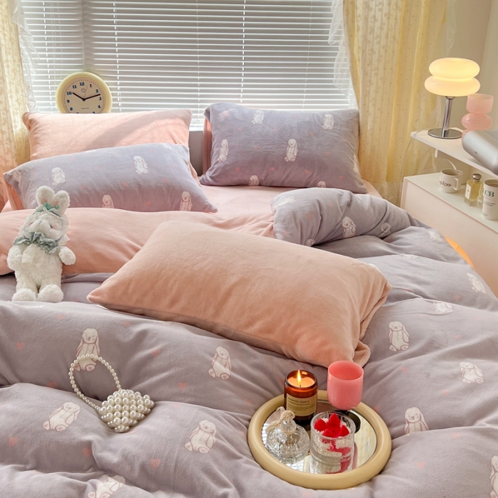 91家纺网 家纺一手货源 找家纺 昔可 2022新款牛奶绒卡通系列四件套 呆萌兔兔