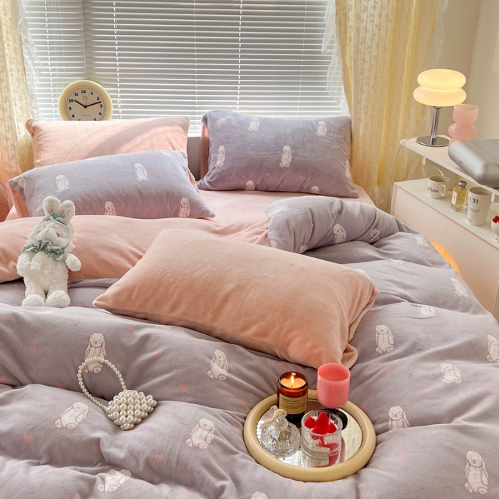 91家纺网 家纺一手货源 找家纺 昔可 2022新款牛奶绒卡通系列四件套 呆萌兔兔